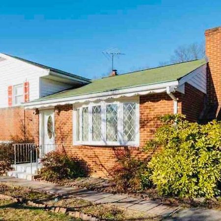 Newly Renovated Charming Home With Parking Fort Washington Exteriör bild