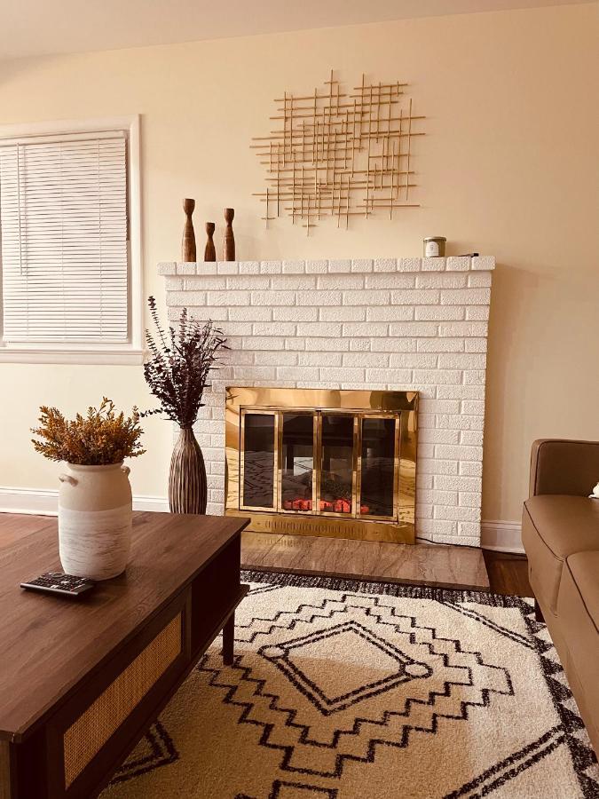 Newly Renovated Charming Home With Parking Fort Washington Exteriör bild