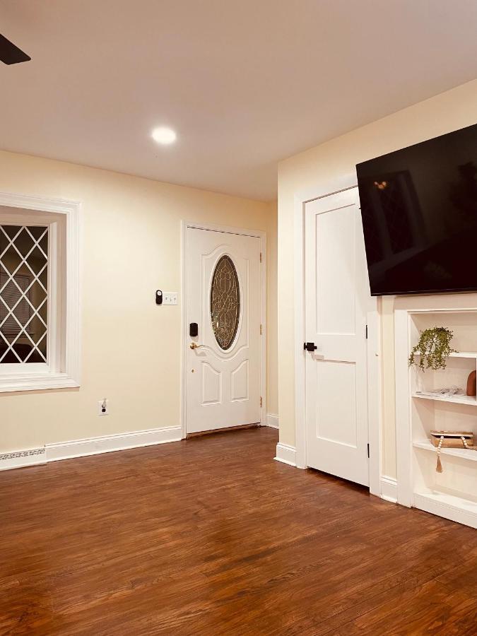 Newly Renovated Charming Home With Parking Fort Washington Exteriör bild