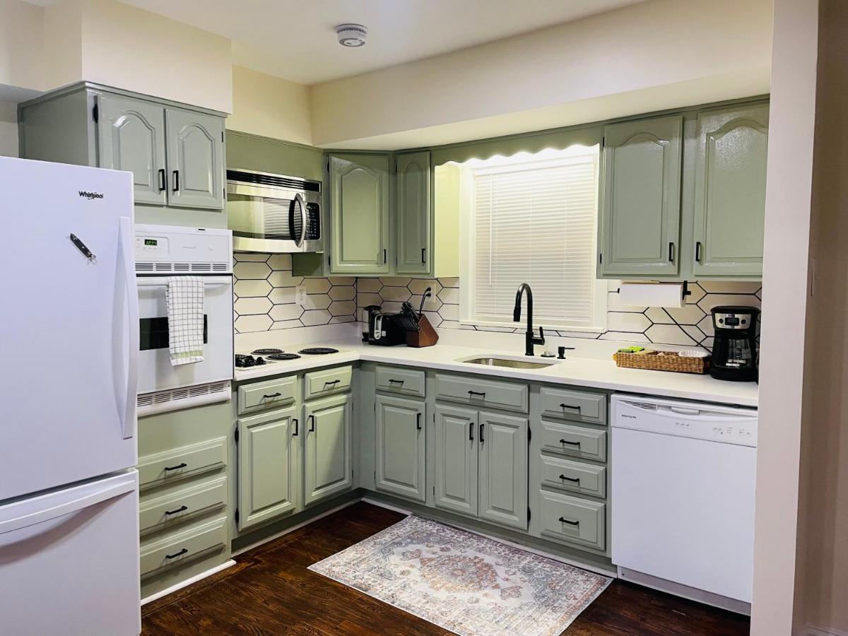 Newly Renovated Charming Home With Parking Fort Washington Exteriör bild